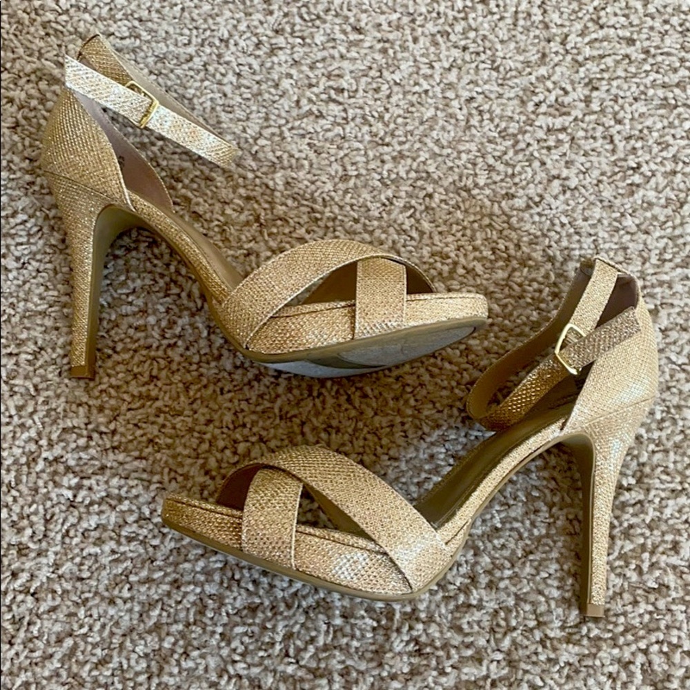 Ladies Pumps - Picture 2 of 3